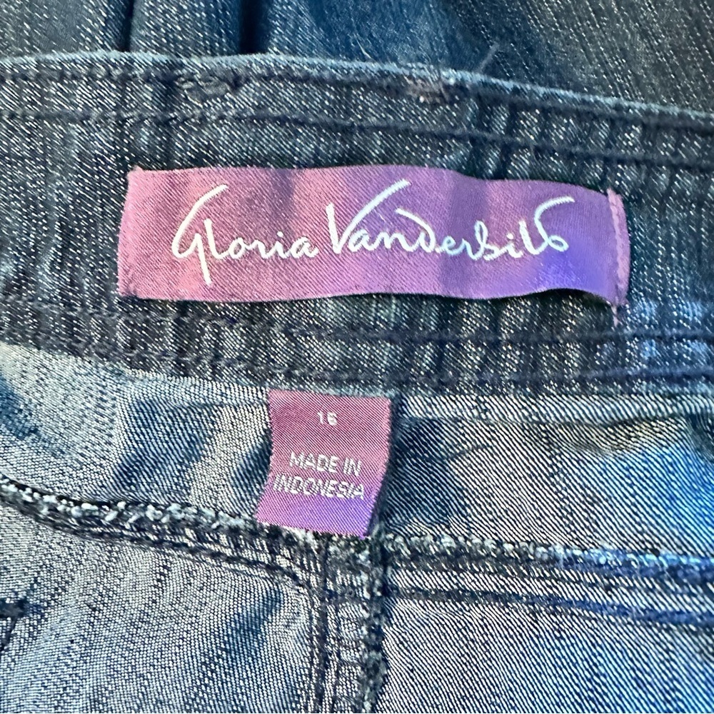 Gloria Vanderbilt Dark Blue Cropped Jeans - Picture 3 of 4